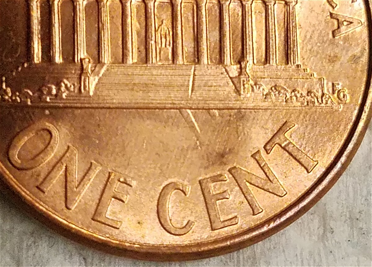 1998-P-Lincoln-Cent-Die-Gouges/Finger-Feeder-Bottom-Of-Memorial-Steps?